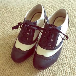 New Graham Street Shoe Co. Vintage lace heels